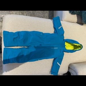 Unisex Columbia snowsuit size 18/24 months. Worn once and in pristine condition